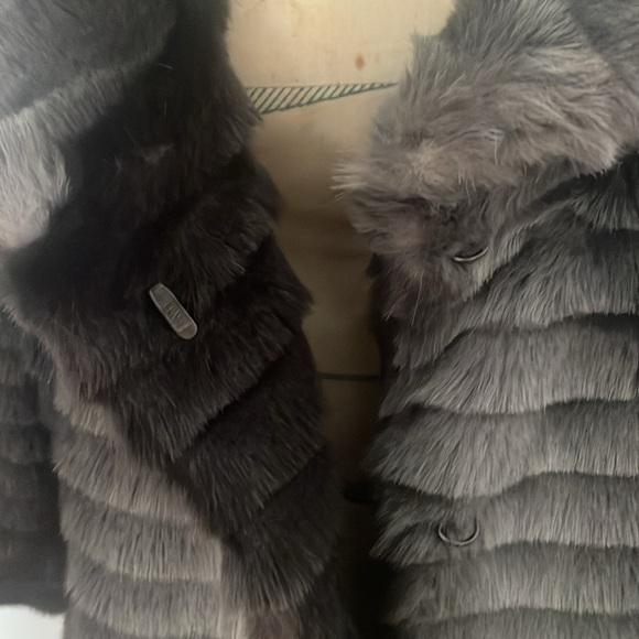 INC International ConceptsGray Fur Jacket Size Medium - Picture 3 of 4